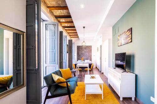 Beautifully Designed Studio with Lots of Natural Light