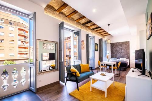 Beautifully Designed Studio with Lots of Natural Light