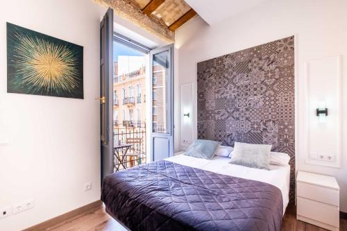 Beautifully Designed Studio with Lots of Natural Light