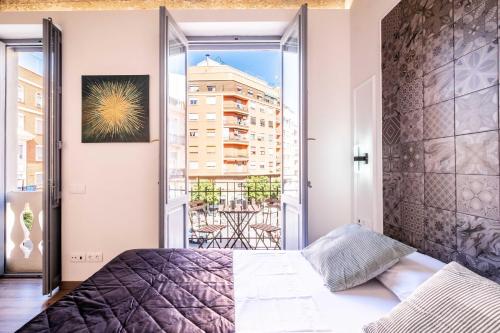 Beautifully Designed Studio with Lots of Natural Light