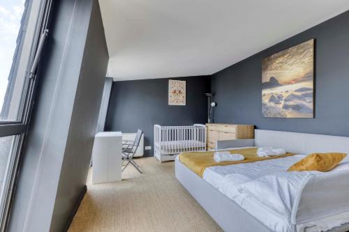 Luxury Penthouse with A/C Terrace & View-Le Marais
