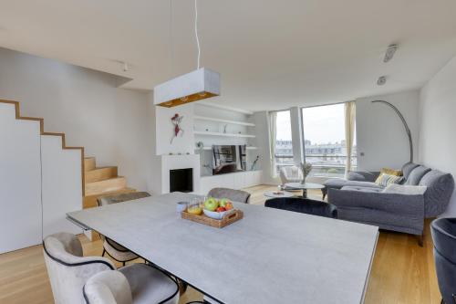 Luxury Penthouse with A/C Terrace & View-Le Marais
