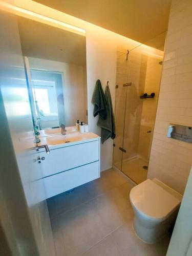 2BR Apt w- Private Garden, Pool, Gym & Parking