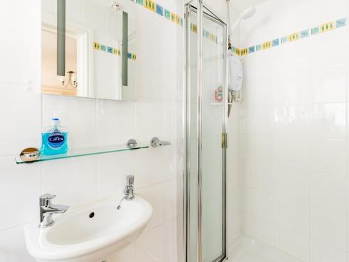 a bathroom with a sink and a shower at Pass the Keys Lovely Central Stratford Chalet in Stratford-upon-Avon