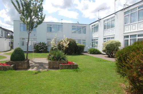 a large white building with plants in a yard at Dawlish Warren Welcome family holiday park Fern villa Welcome2Warren South Devon in Dawlish Warren