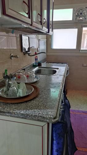 A kitchen or kitchenette at المعموره الشاطيء