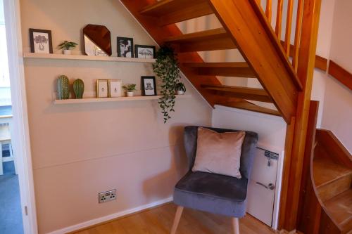 Ruang duduk di Home in Longwell Green