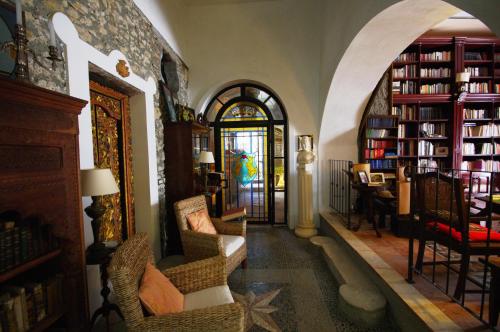 a living room filled with furniture and bookshelves at Palazzo Lupis B & B Grotteria Calabria Italia in Grotteria