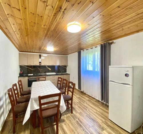 HIGHLANDER HOUSE VERMOSH - Image 6