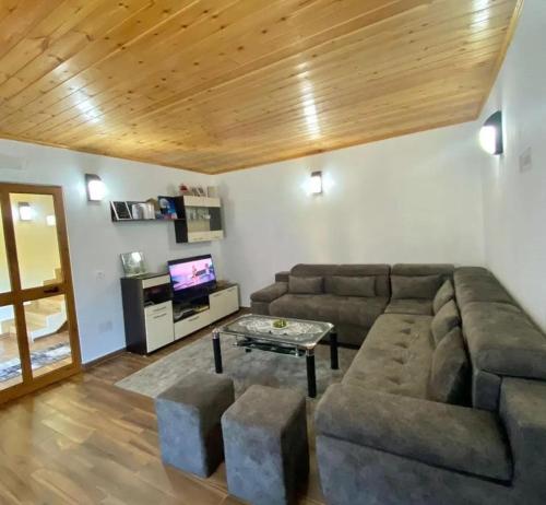 HIGHLANDER HOUSE VERMOSH - Image 7