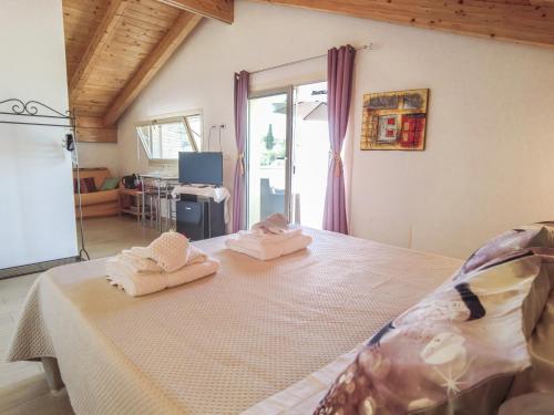 a bedroom with a bed with towels on it at Villa Marianna in Alghero