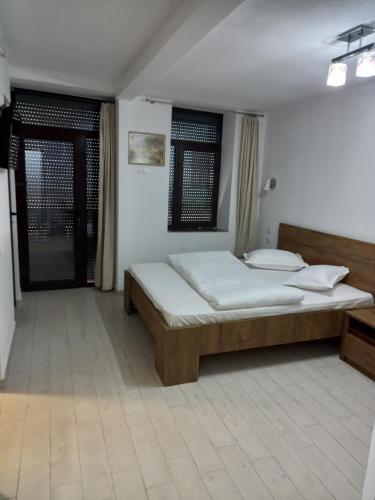 a bedroom with a large bed in a room at CAZARE Centrum in Curtea de Argeş