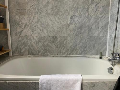 SUPER APPARTEMENT AU COEUR DE MONTMARTRE