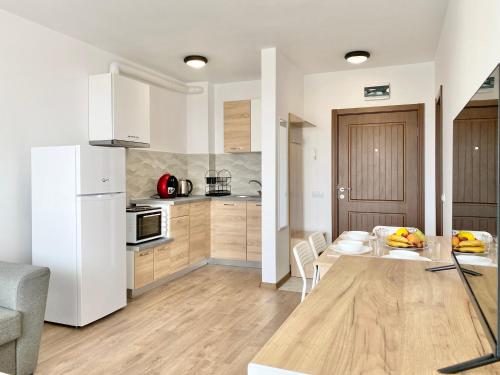A kitchen or kitchenette at Central Seaview Apartments for 4 Guests