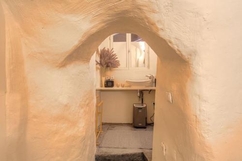 Industrial-style studio with bathtub, Vieux-Lyon