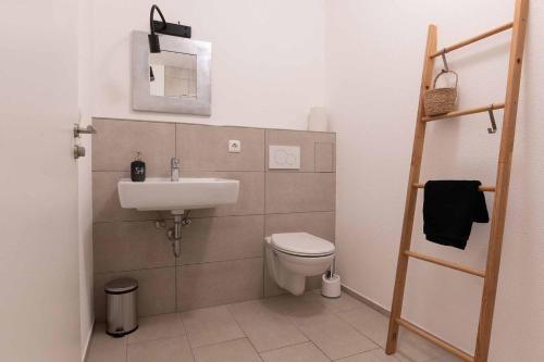 Ένα μπάνιο στο Ferienwohnung Fischer