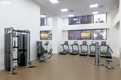 Fitness centrum a/nebo fitness zařízení v ubytování bnbmehomes Al Habtoor Spectacular Canal View - 1507