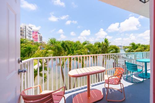 a balcony with chairs and a table and a table at Tropical Breeze in Clearwater Beach