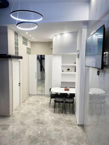 Nicol Loft, Thessaloniki Center