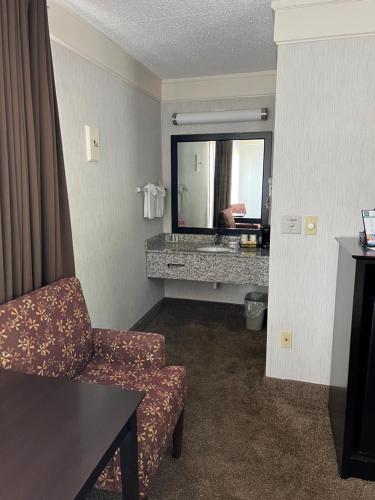 Bilik mandi di Quality Inn Lakefront