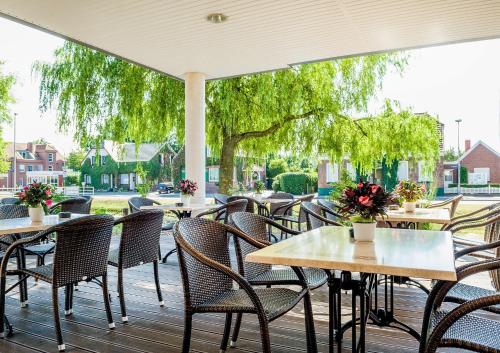 a group of tables and chairs on a patio at Hotel Hilling in Papenburg
