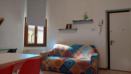 a living room with a chair and a table at Casa Vacanze I Leoni Empoli in Empoli