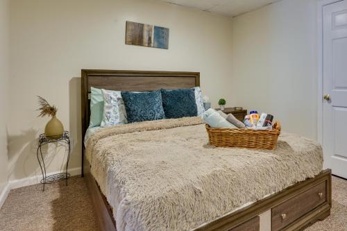 Un dormitorio con una cama con una cesta. en Canton Oasis Private Deck and Relaxing Pool Area!, en Canton