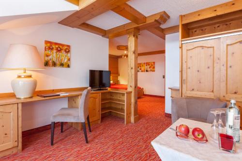a room with a desk with a computer and a bed at Doerr Landhotel & Spa in Bad Laasphe