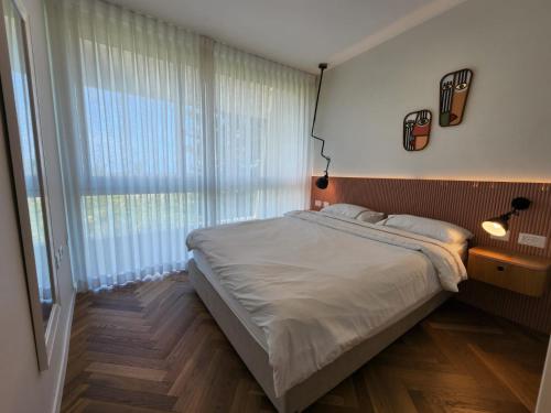 Postel nebo postele na pokoji v ubytování lasuita-exclusive suites ceserea-sunset suite