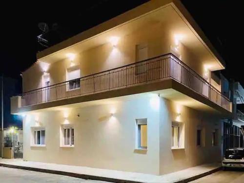 Neriides, Seaside renovated apartment with terrace near airport