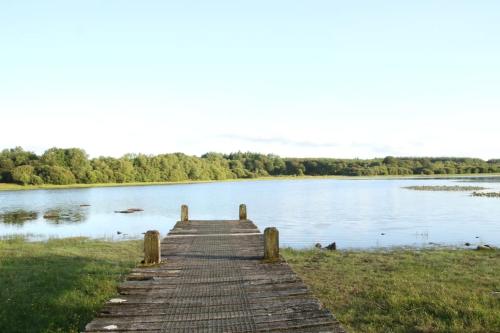 a wooden bridge over a large body of water at La petite Bretonne in Plounérin