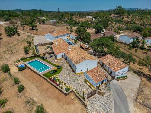 Piscina en o cerca de Casa do Poço (Vale Luis Neto-Retiro do Caldeirão)