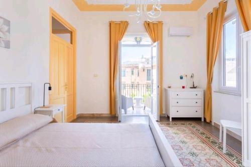 Imagen de la galería de Merlo House - Inside the historical center, en Palermo