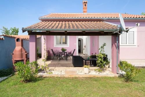 Apartments with parking space Valbandon, Fazana - 7227