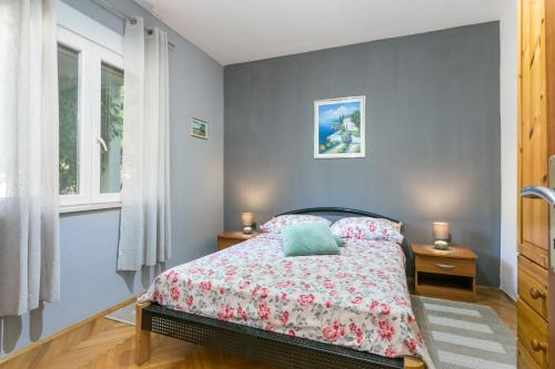 Apartments with parking space Kastel Stafilic, Kastela - 20802