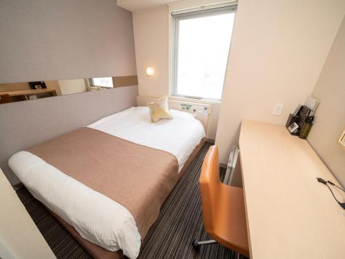 Tempat tidur dalam kamar di Super Hotel Premier Akasaka
