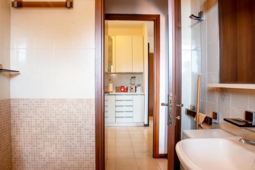 a bathroom with a shower and a sink and a tub at [600 metri dal mare] Relax con fresco terrazzo in Marina di Andora