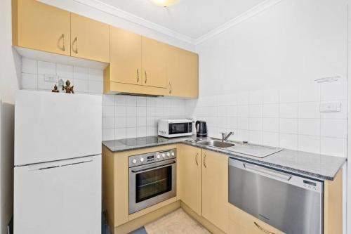a kitchen with a stove and a microwave at Modern comfort Chippen119 Self Catering in Sydney