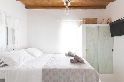 Postel nebo postele na pokoji v ubytování ΜΠΛΕ ΣΤΟΥΝΤΙΟ 1