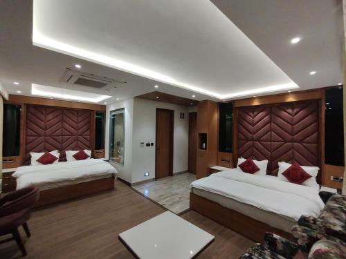 Postel nebo postele na pokoji v ubytování Sagrika Resort Dalhousie