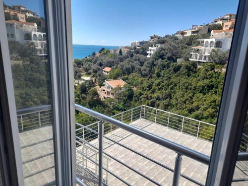 a room with a view of the ocean from a balcony at Nino Lux Apartments Ulcinj in Ulcinj