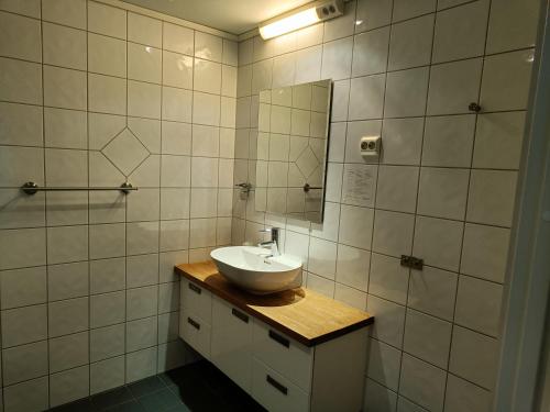 a bathroom with a sink and a mirror at Smaken av Ryfylke, restaurant og overnatting in Hjelmeland
