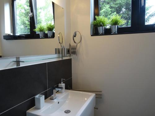 Bathroom sa Apartment Black & White Neuss