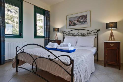 A bed or beds in a room at Marisia Apartment