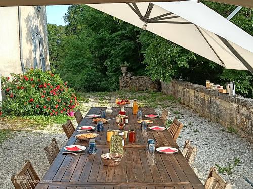 Photo de la galerie de l'établissement Château de La Combe, à Puyrenier