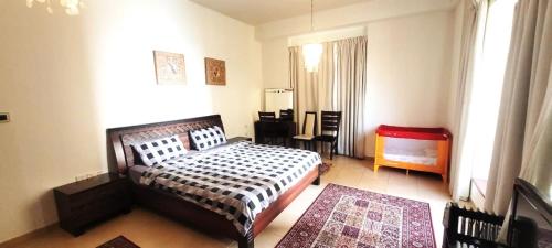 Postel nebo postele na pokoji v ubytování 2BR Jumeirah Beach front Residence