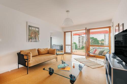 Photo de la galerie de l'établissement Sixties 64 2 bedrooms apartment with a balcony and parking in Biarritz, à Biarritz