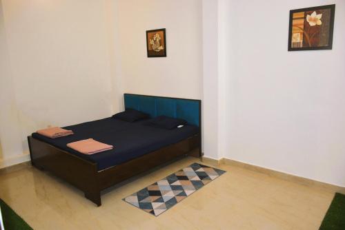 a small bed in a corner of a room at Blue Beds Homestay, Exotic 2BHK AC House in Jabalpur