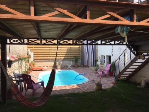 Swimmingpoolen hos eller tæt på Maison de ville terrasse piscine jardin