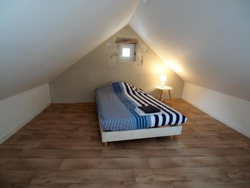 a bedroom with a bed in the attic at L'Amboisienne, Au pays des châteaux in Amboise